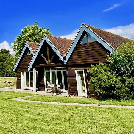House On The Brooks Self Catering Holiday Let South Downs West Sussex Sleeps 14 Pulborough Exterior foto