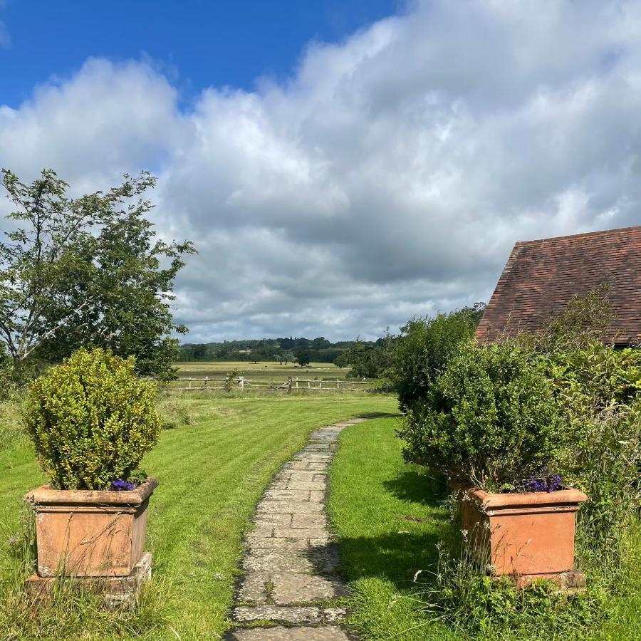 House On The Brooks Self Catering Holiday Let South Downs West Sussex Sleeps 14 Pulborough Exterior foto